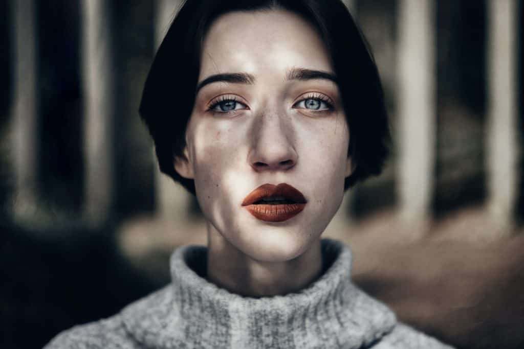 Photo by Robert Piosik woman in red lipstick